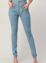 Load image into Gallery viewer, Retro is Jeans